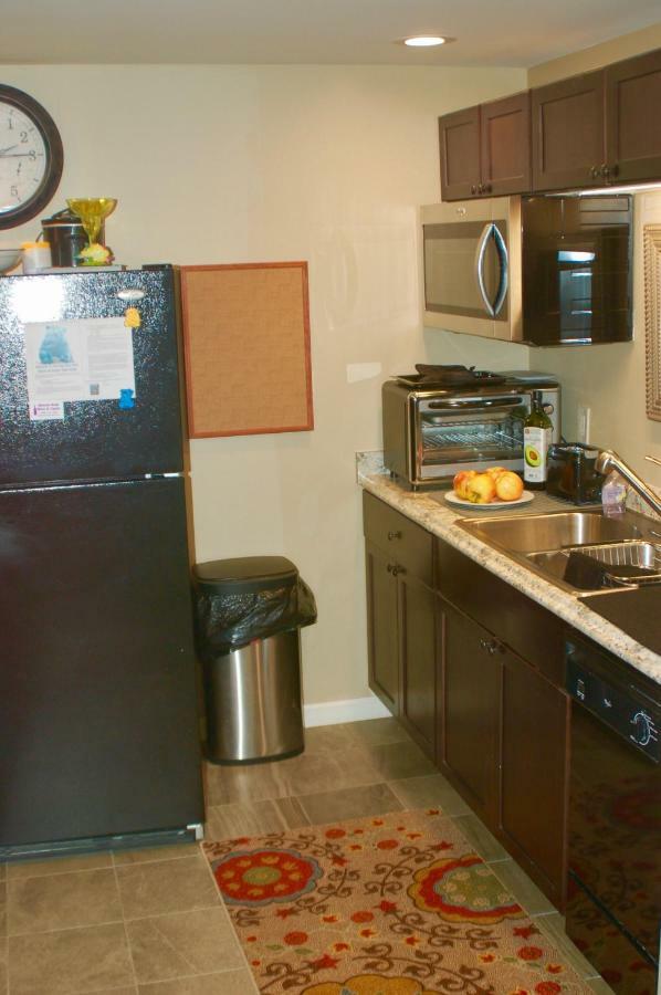 Blue Bear Den 3Br 2Ba Dtc Private Apt Hot Tub Экстерьер фото